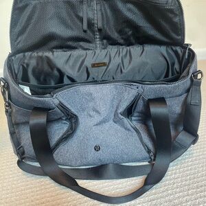 lululemon unused heathered graphite grey duffel bag